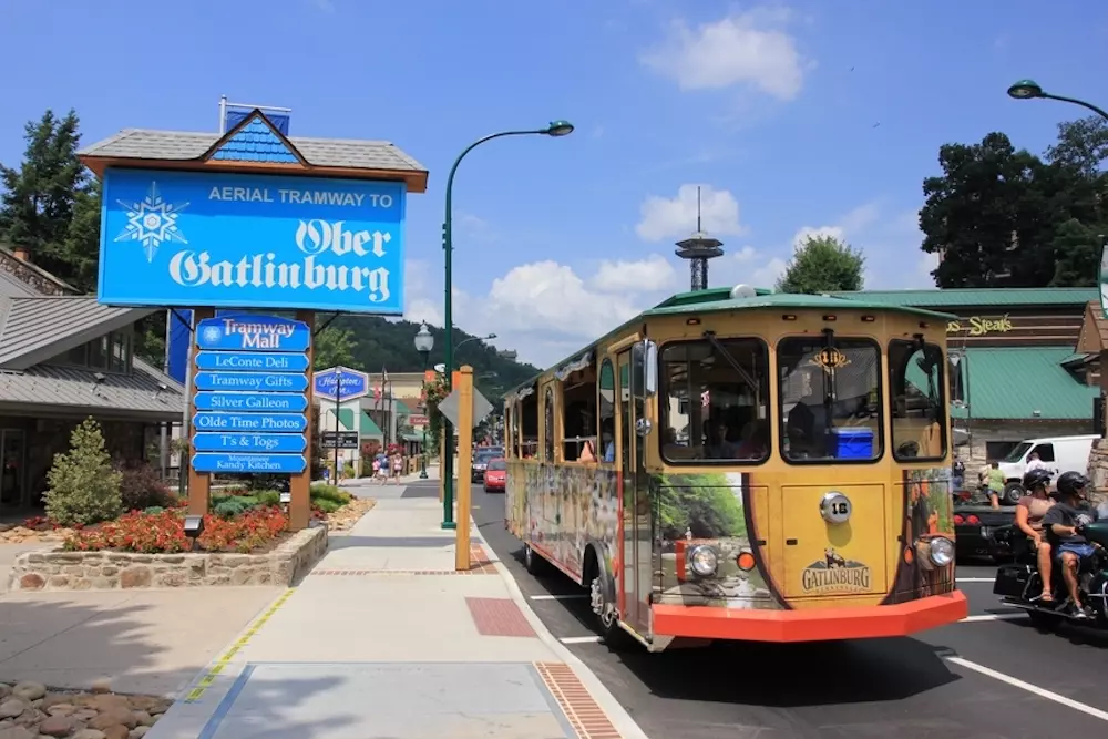 ober gatlinburg sign with trolley